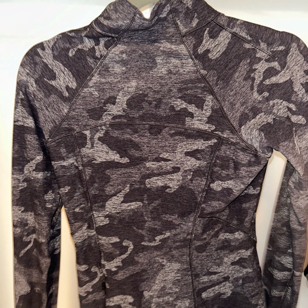 Lululemon Outrun the Elements Quarter Zip - Picture 4 of 6